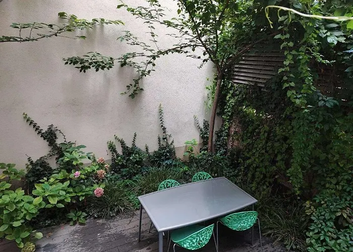 With Unique 40m2 Garden & Self Check In Appartement *
