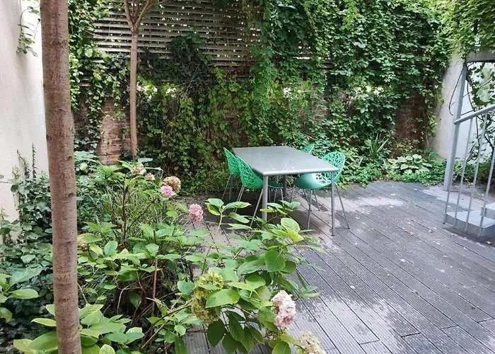 With Unique 40m2 Garden & Self Check In Wenen