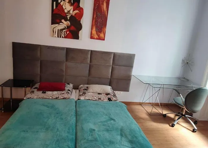 With Unique 40m2 Garden & Self Check In Appartement