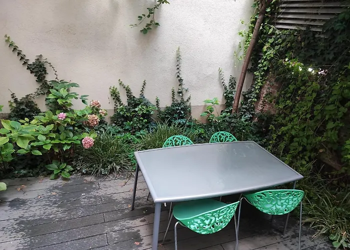 With Unique 40m2 Garden & Self Check In Appartement *