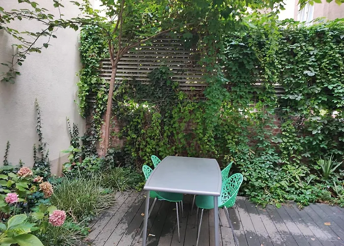 Appartement With Unique 40m2 Garden & Self Check In Wenen